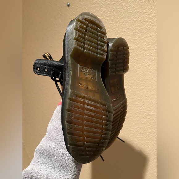 EUC Dr. Martens combs casual combat boot - Picture 2 of 3